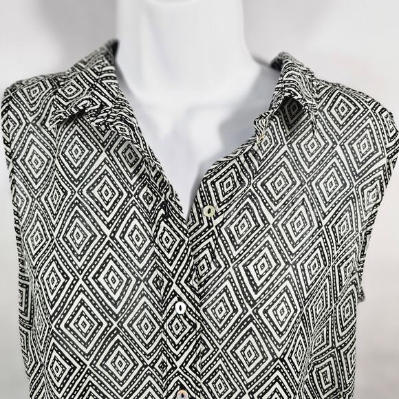 H&M Black-White Geometric Sheer Sleeveless Button-Down Blouse Size 4 - Picture 2 of 9